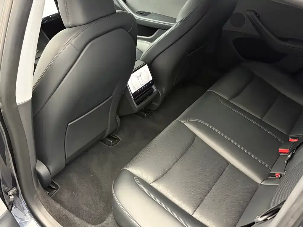 Tesla Model 3 — фото 10
