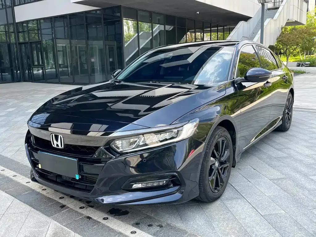 Honda Accord — фото 1
