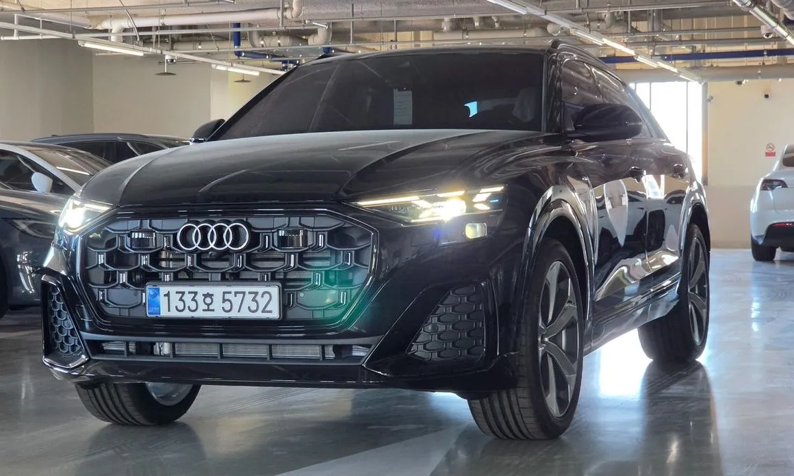Audi Q8 — фото 1