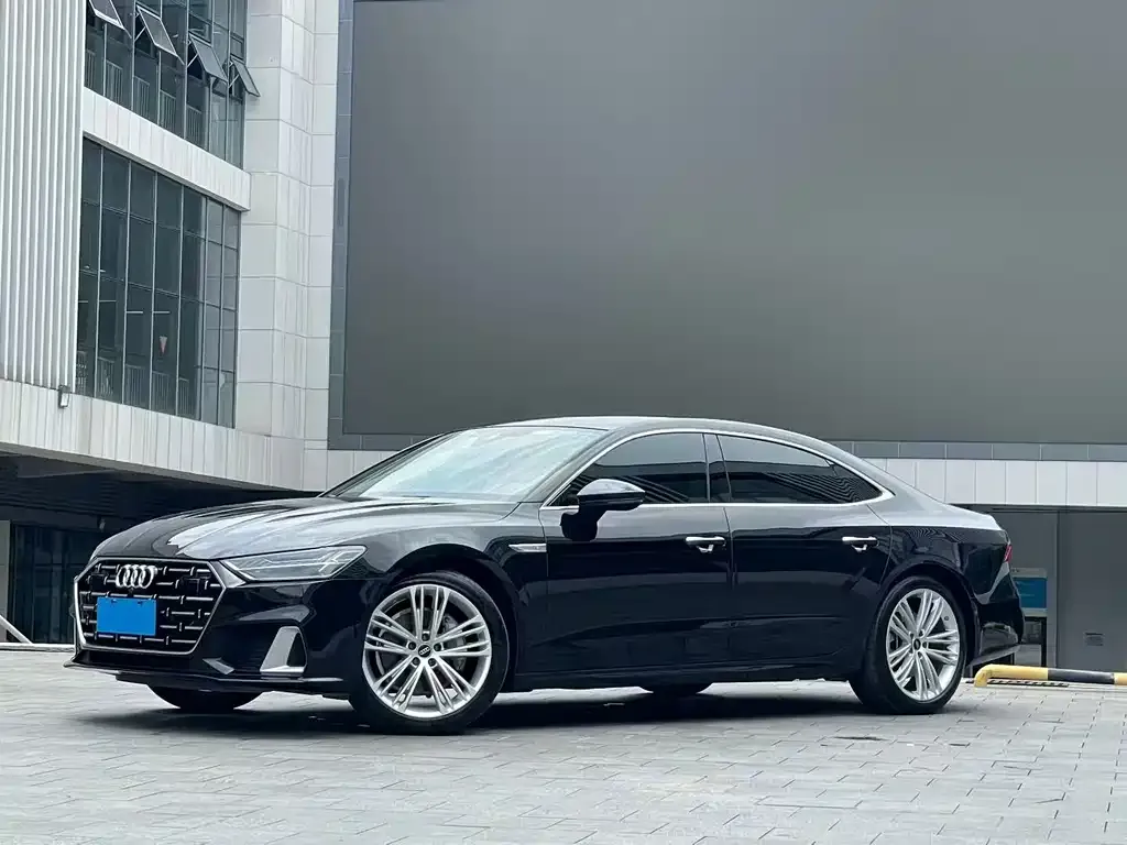 Audi A7L — фото 1