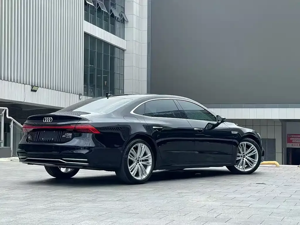 Audi A7L — фото 10