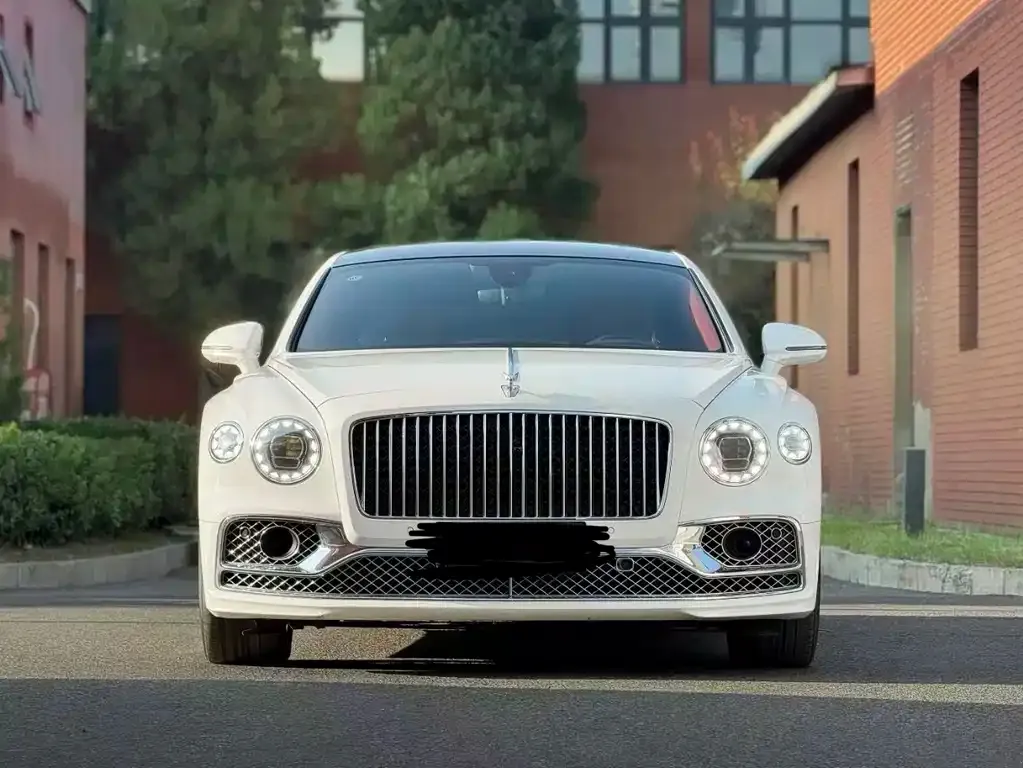 Bentley Flying Spur PHEV — фото 1