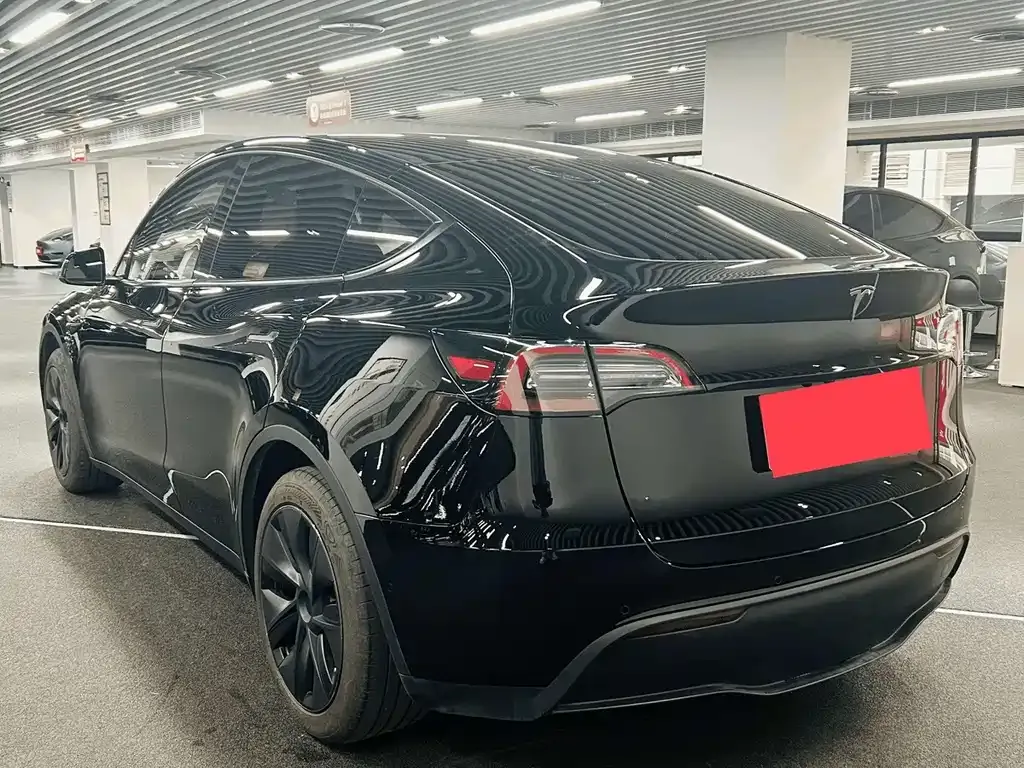 Tesla Model Y — фото 7