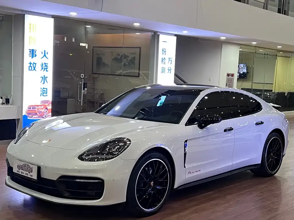Porsche Panamera — фото 1
