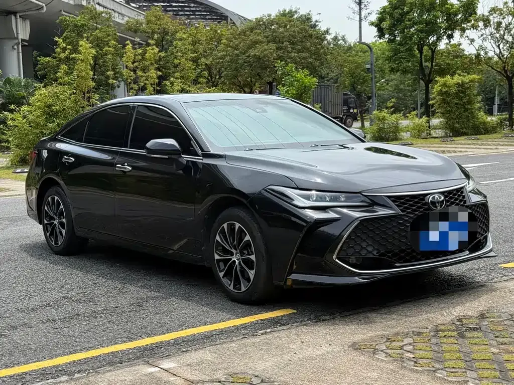 Toyota Avalon — фото 1