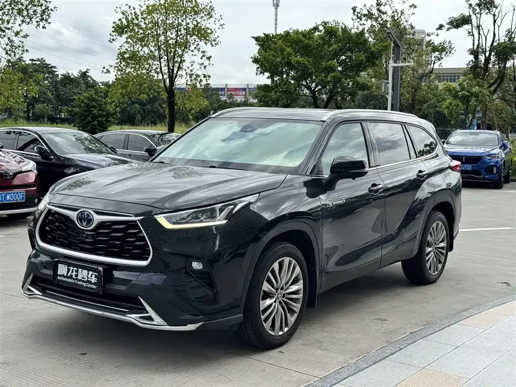 Toyota Highlander — фото 1