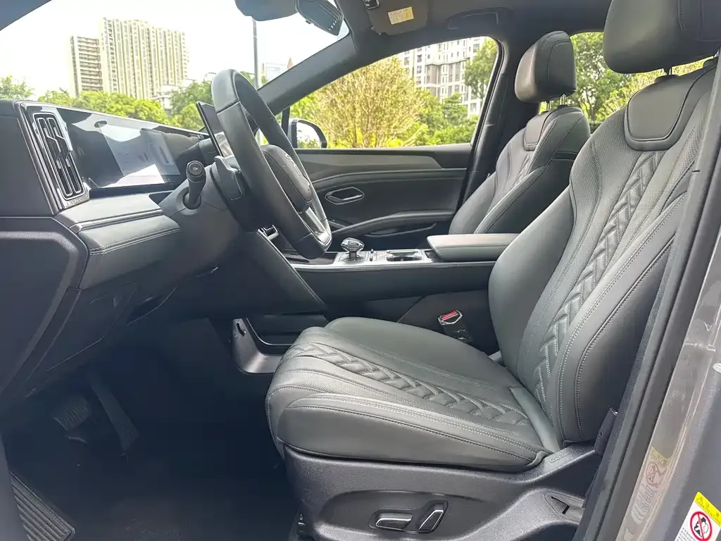 BYD L DM-i — фото 2