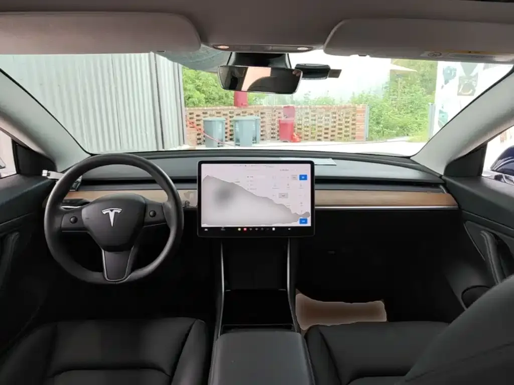 Tesla Model 3 — фото 4