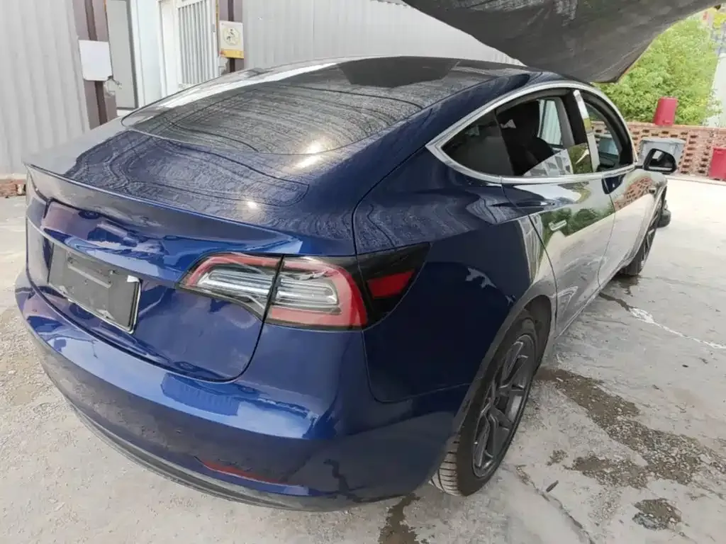 Tesla Model 3 — фото 9