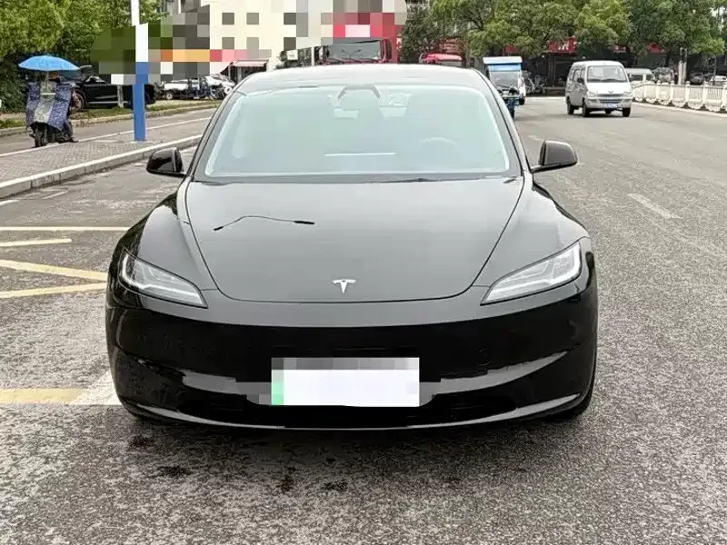 Tesla Model 3 — фото 8