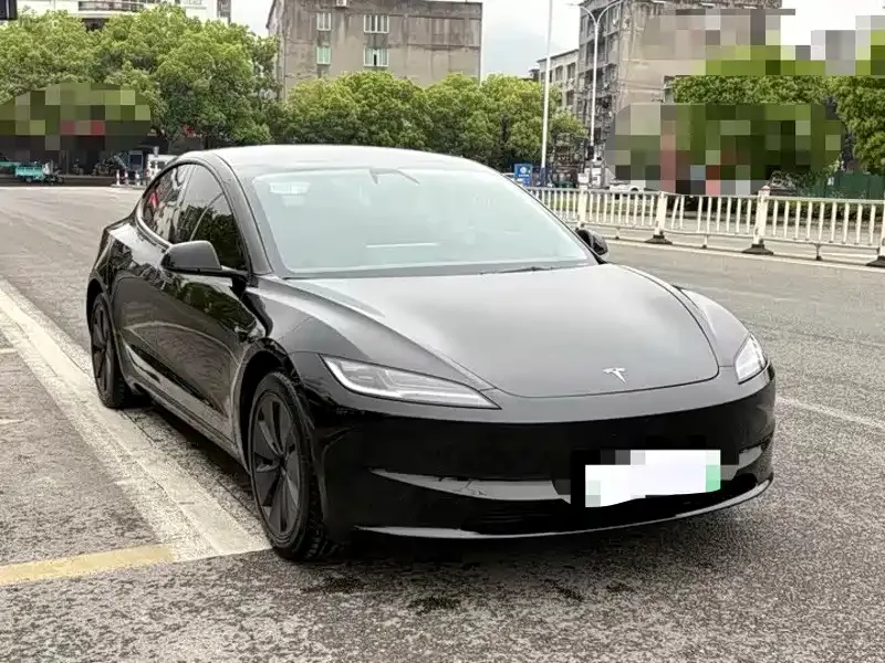 Tesla Model 3 — фото 9