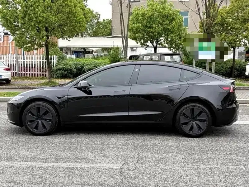 Tesla Model 3 — фото 10