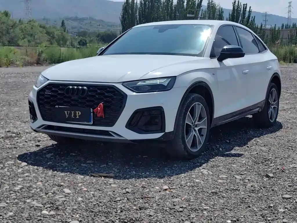 Audi Q5L Sportback — фото 1