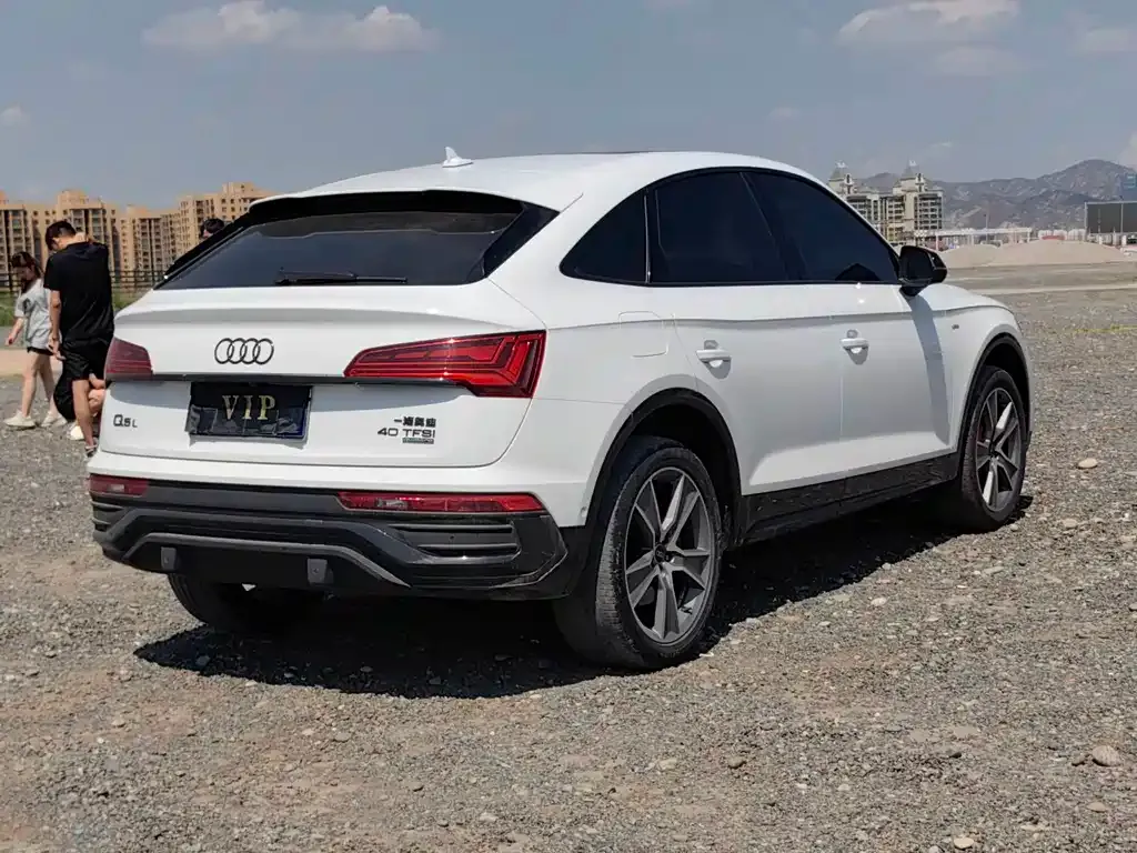 Audi Q5L Sportback — фото 10