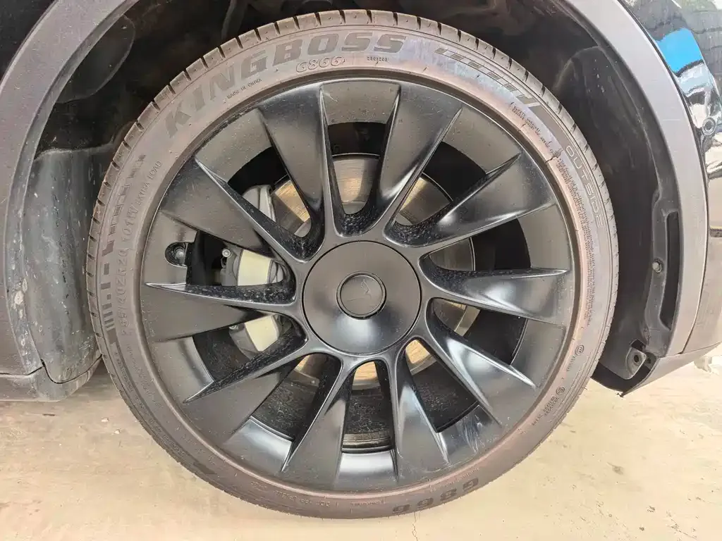 Tesla Model Y — фото 3