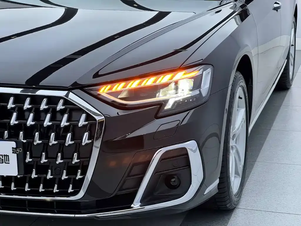 Audi A8 — фото 2
