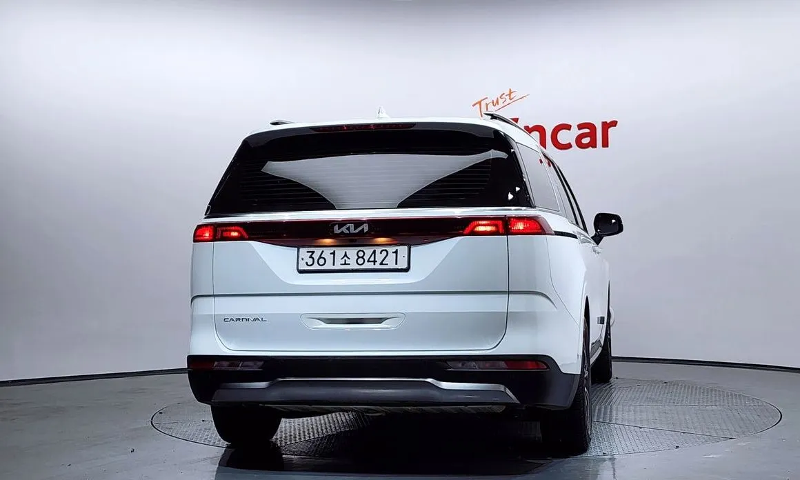 Kia Carnival — фото 4