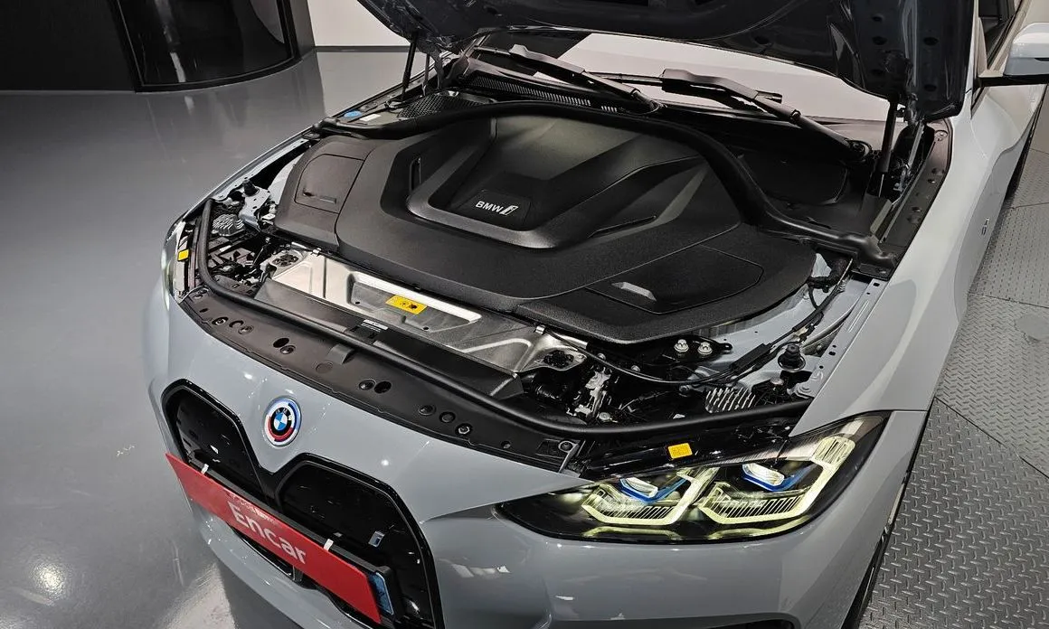 BMW i4 — фото 8