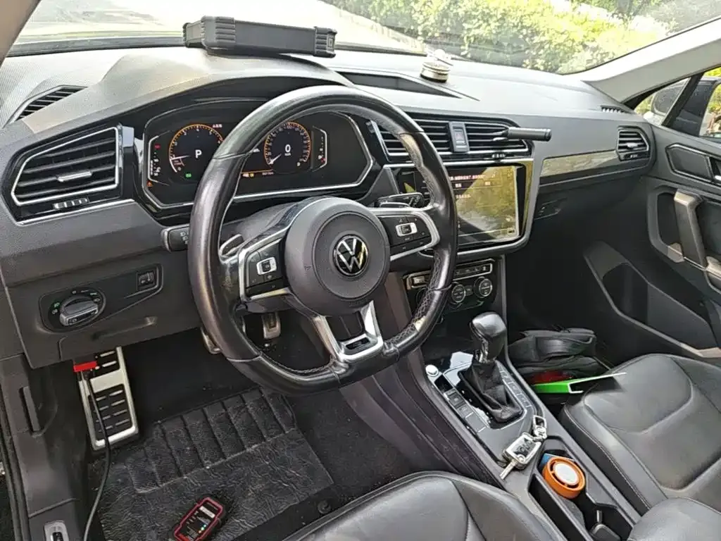 Volkswagen Tiguan L — фото 2