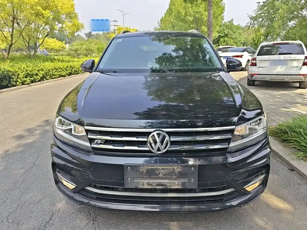 Volkswagen Tiguan L — фото 7