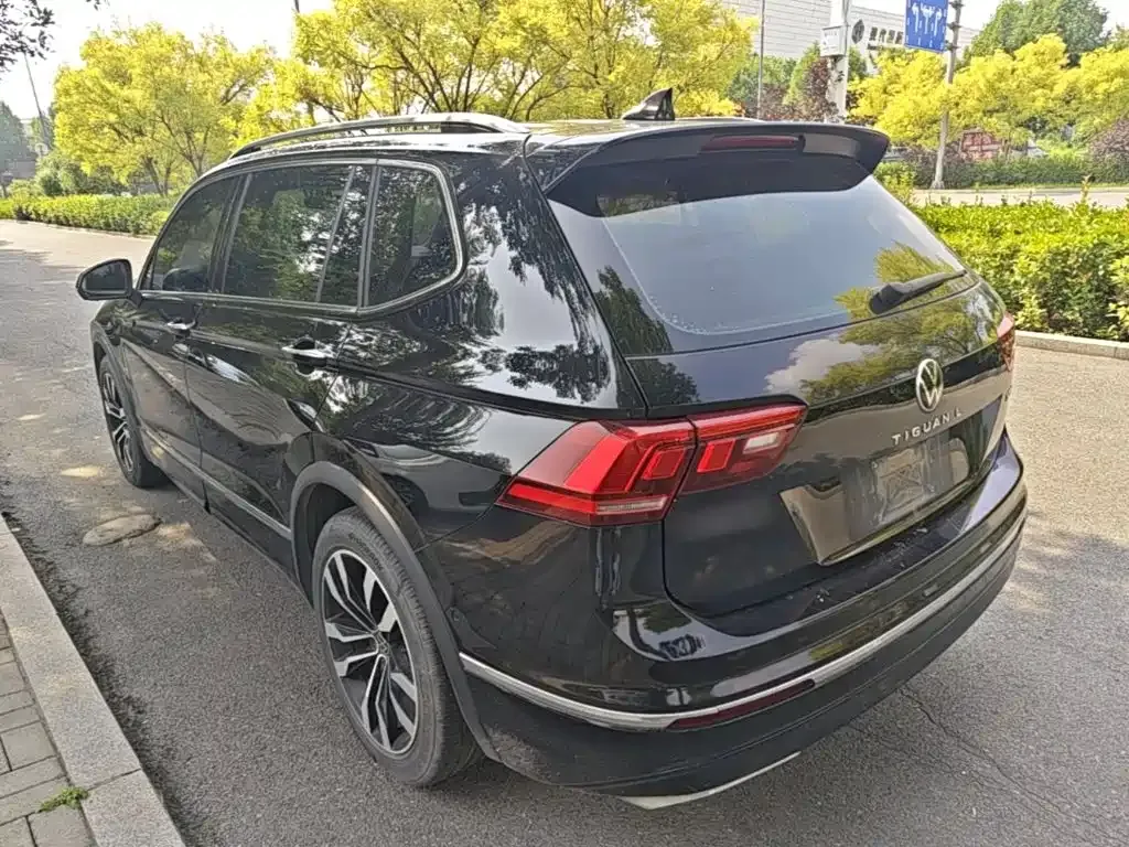 Volkswagen Tiguan L — фото 9