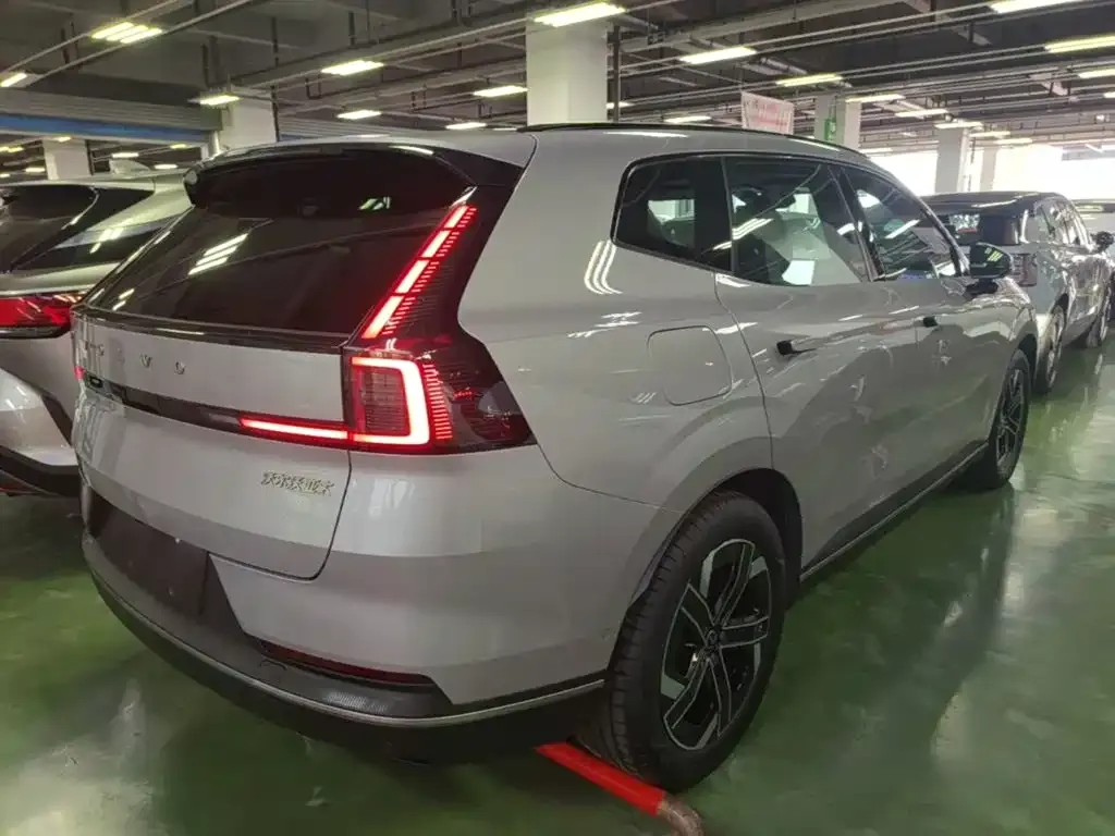 Volvo XC70 Plug-in Hybrid — фото 6