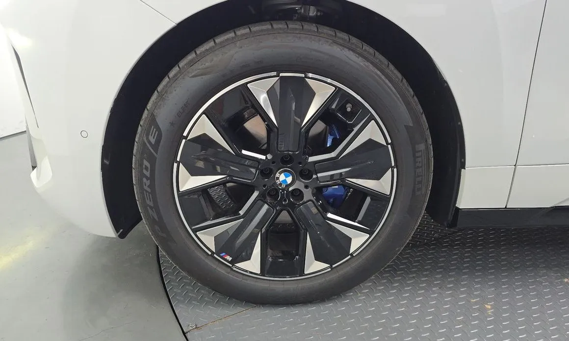 BMW iX — фото 10