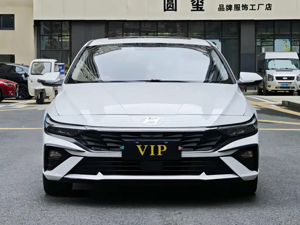 Hyundai Elantra — фото 3
