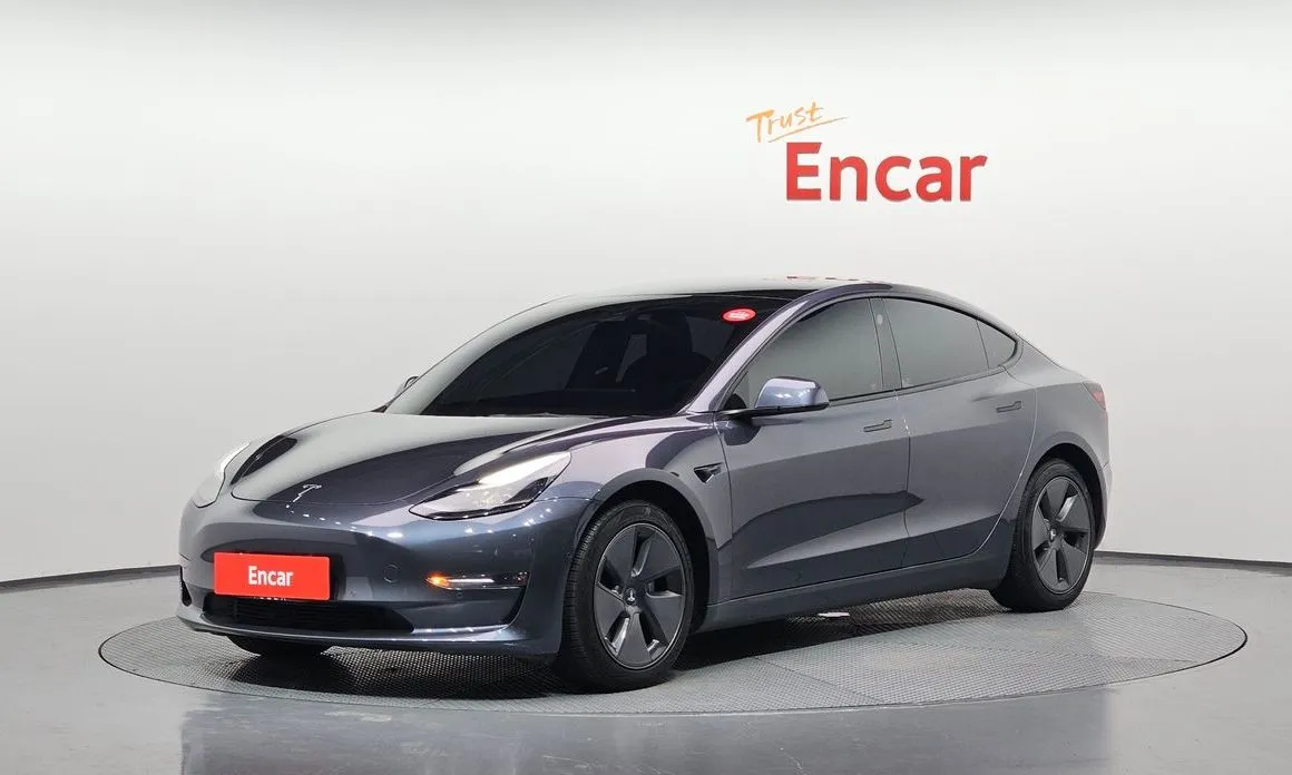 Tesla Model 3 — фото 1