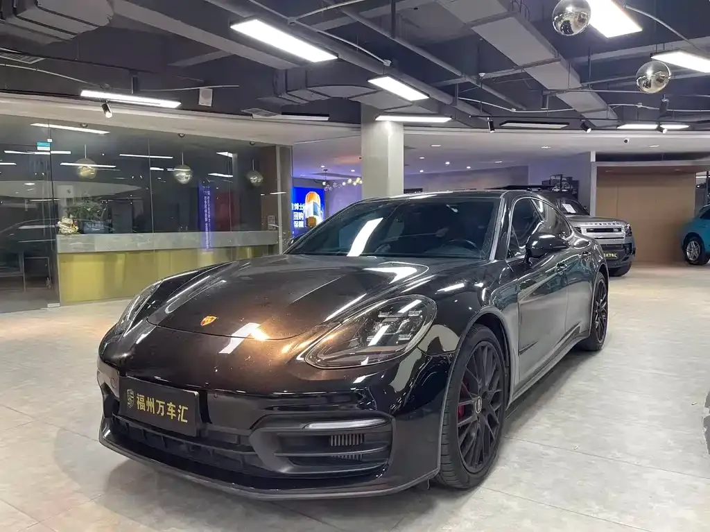 Porsche Panamera — фото 1