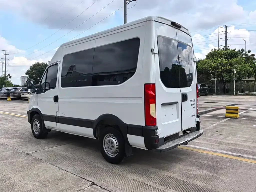 IVECO Ousheng — фото 9