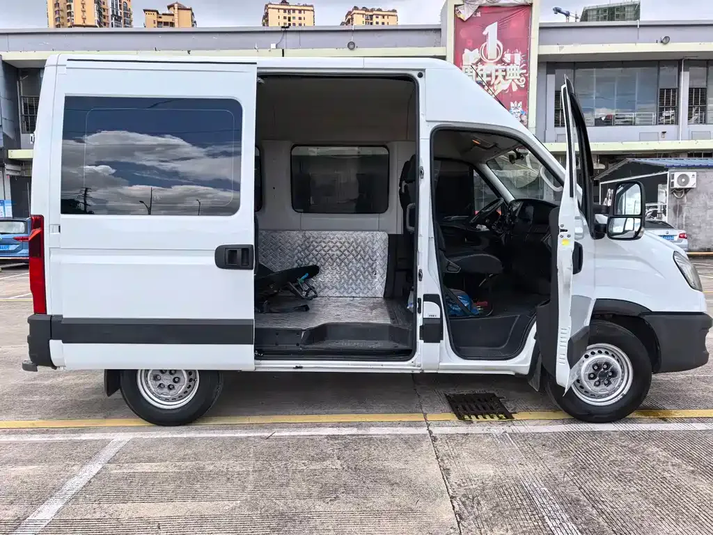 IVECO Ousheng — фото 6