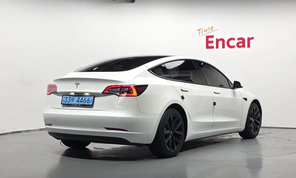 Tesla Model 3 — фото 10