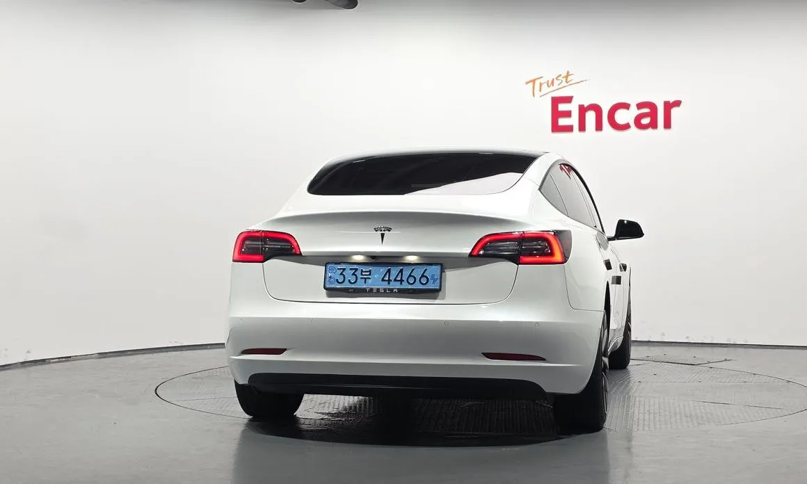 Tesla Model 3 — фото 3