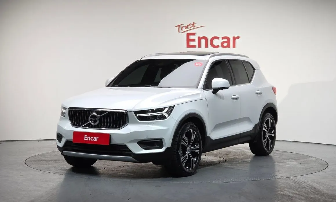 Volvo XC40 — фото 1