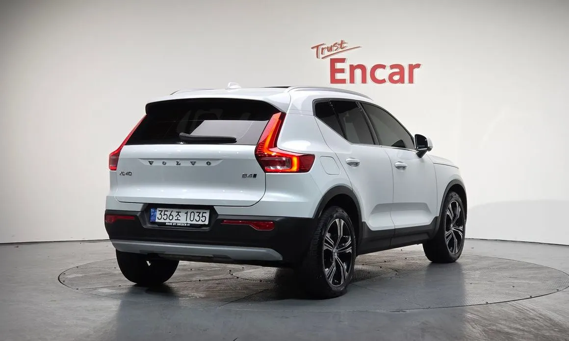 Volvo XC40 — фото 9