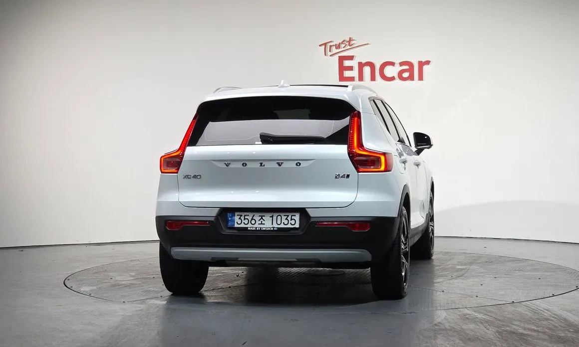 Volvo XC40 — фото 10