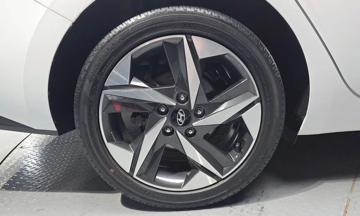 Hyundai AVANTE — фото 3