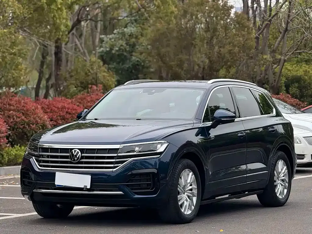 Volkswagen Touareg — фото 1