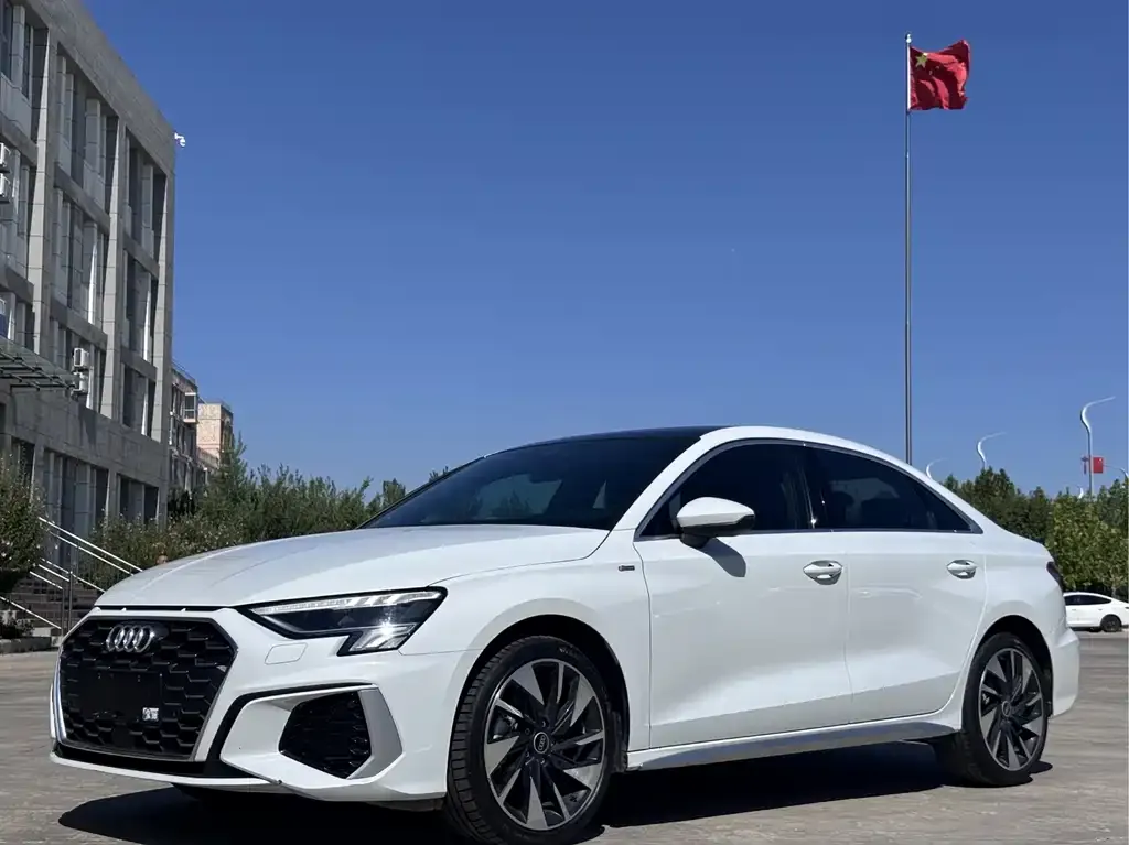 Audi A3 — фото 1