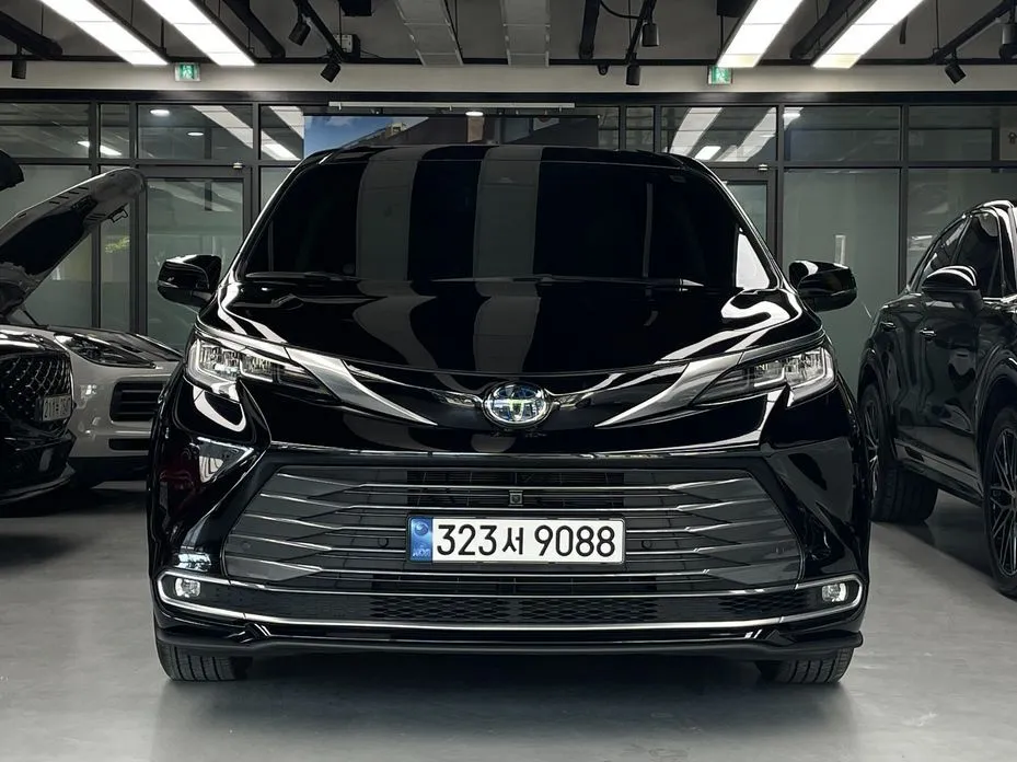 Toyota Sienna — фото 10