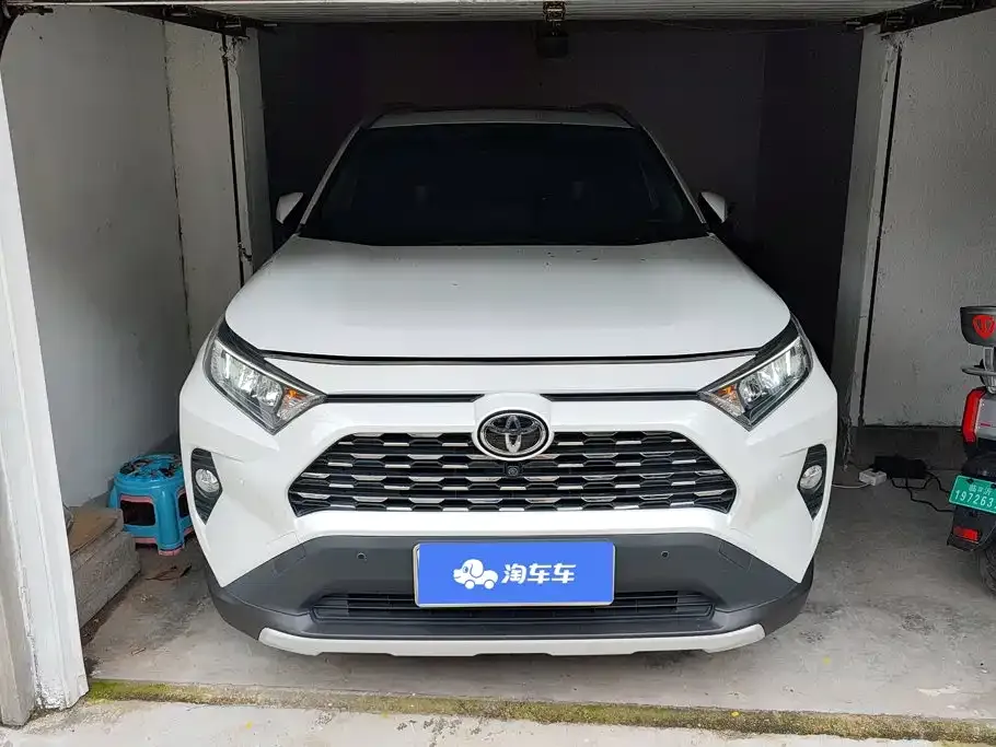 Toyota RAV4 — фото 3