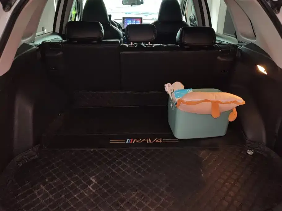 Toyota RAV4 — фото 8