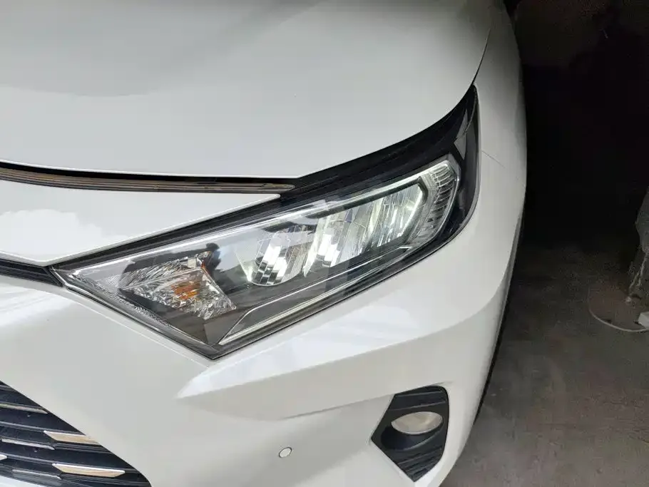 Toyota RAV4 — фото 2