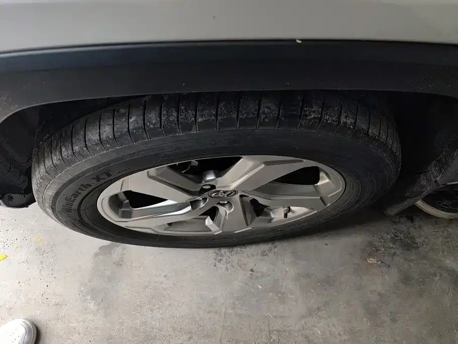 Toyota RAV4 — фото 10
