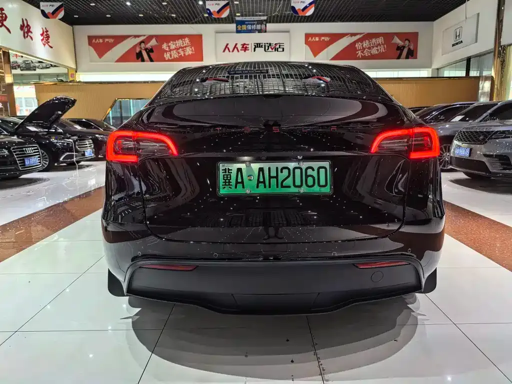 Tesla Model Y — фото 6