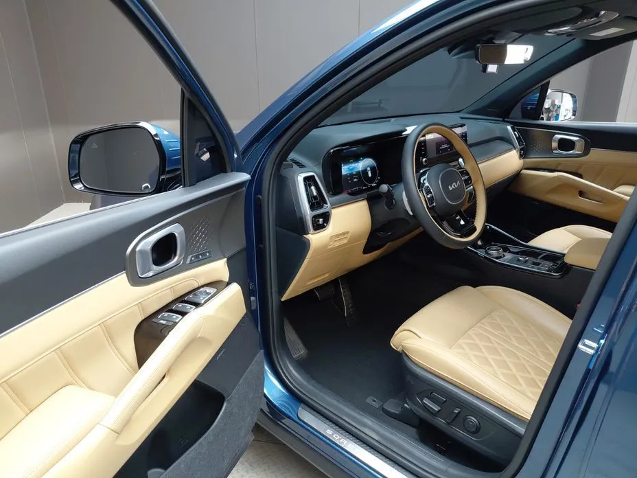 Kia Sorento — фото 8
