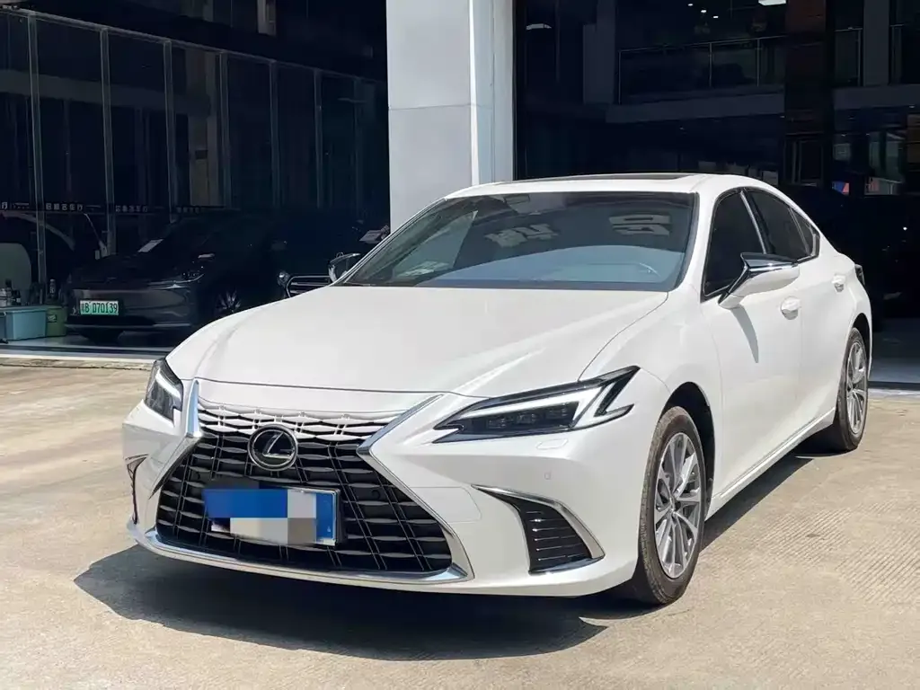 Lexus ES — фото 1