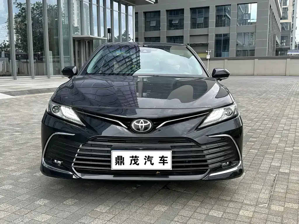 Toyota Camry — фото 6