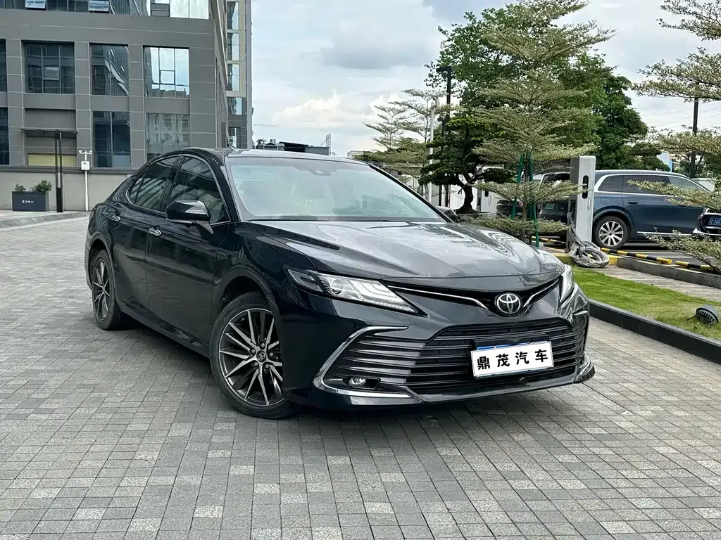 Toyota Camry — фото 10